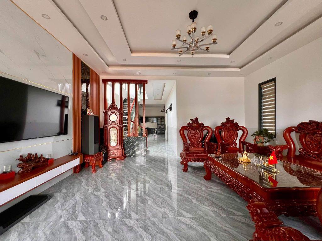 Cần Bán Nhà 413m², 240m² Đất Ở, Mặt Đường Nhựa 8m, 4 Phòng Ngủ