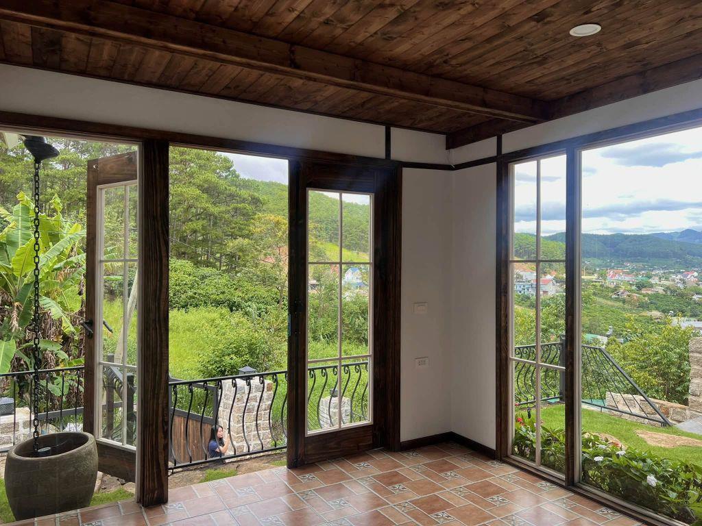 Cần Bán Biệt Thự Mê Linh 290m², Thiết Kế Gỗ, 3 Phòng Ngủ Giữa Rừng Thông