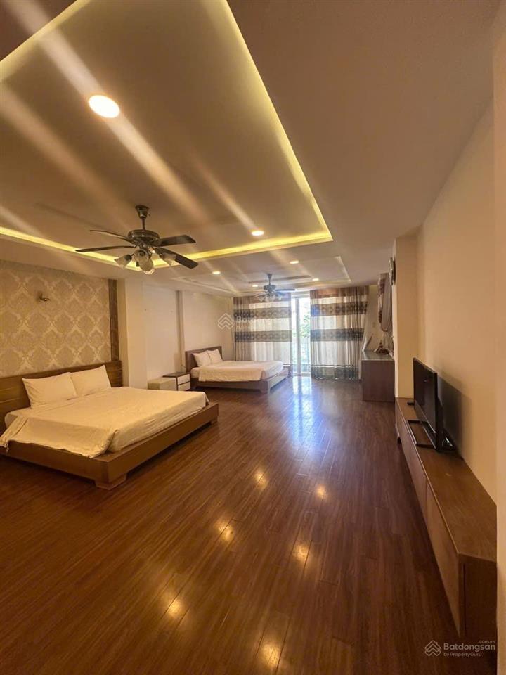 Bán toà nhà căn hộ 7 tầng thang máy khu phố tây, cách biển chỉ 400m. đường rộng 20m.
dt 100m2.