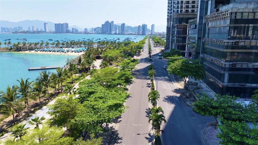 Bán lô đất biệt thự góc 2 mặt tiền view biển siêu đẹp. cách biển 50m. đối diện bến du thuyền