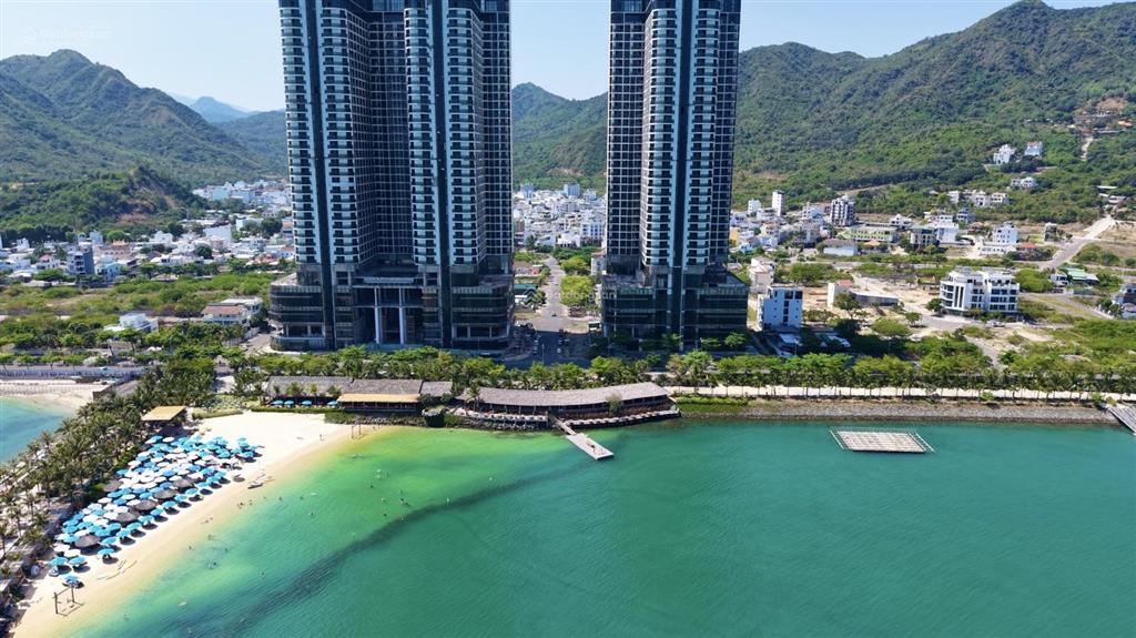 Bán lô đất biệt thự góc 2 mặt tiền view biển siêu đẹp. cách biển 50m. đối diện bến du thuyền