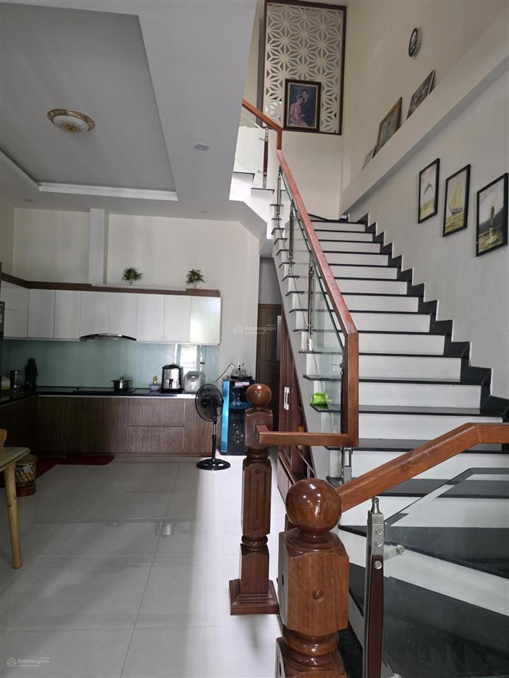 Bán nhà đường hà bồng, hòa xuân 3 tầng 3 mê kiên cố