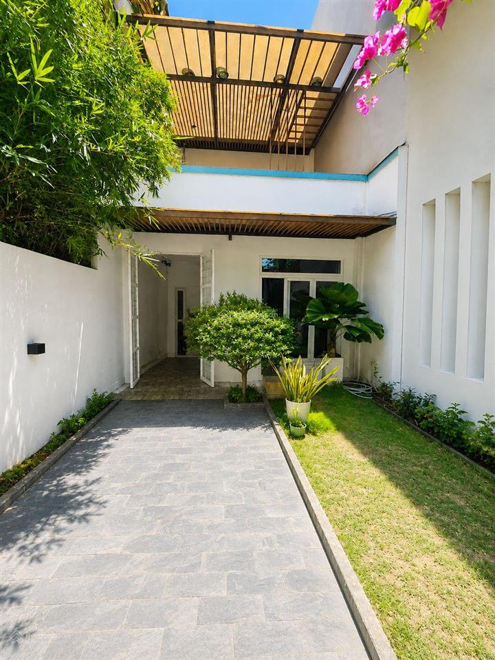 Cho thuê nhà đường nguyễn sắc kim, hòa xuân, có sân vườn 2 tầng 3 phòng ngủ full nội thất