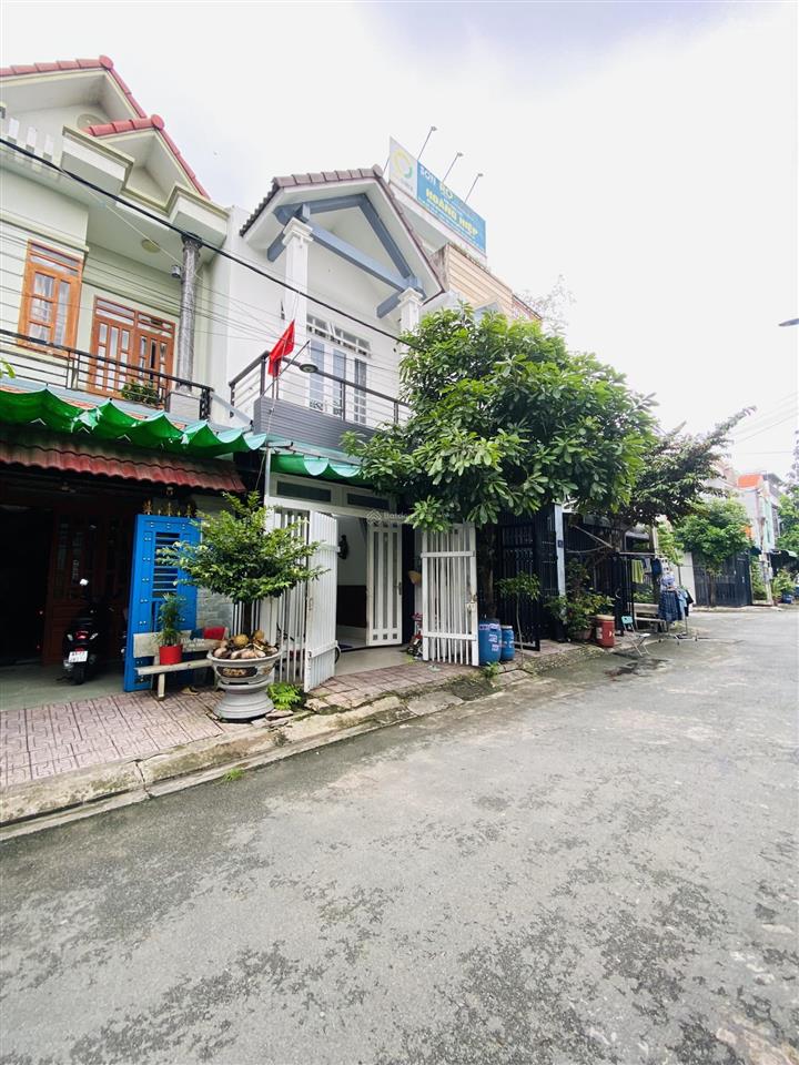 Chính chủ cần bán nhà 2 lầu kdc lê phong phường đông hòa dĩ an, nay tphcm
