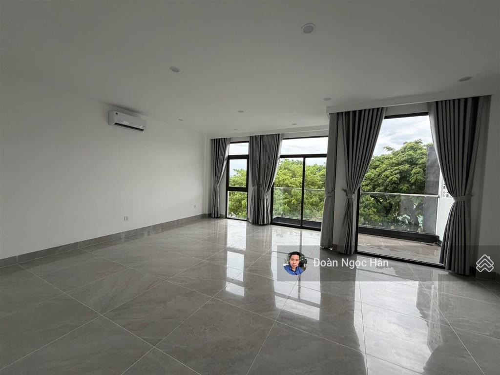 20 tỷ 600 triệu cho một căn shophouse có thang máy giữa trung tâm hoàng thị loan đắt hay là hời