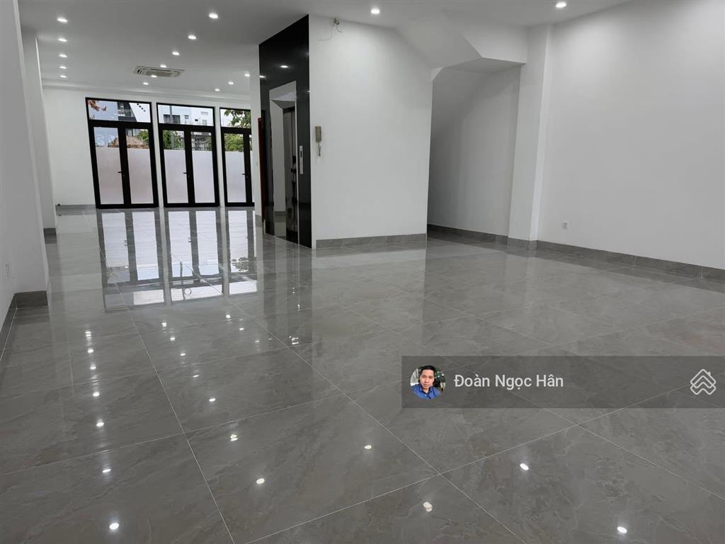 20 tỷ 600 triệu cho một căn shophouse có thang máy giữa trung tâm hoàng thị loan đắt hay là hời