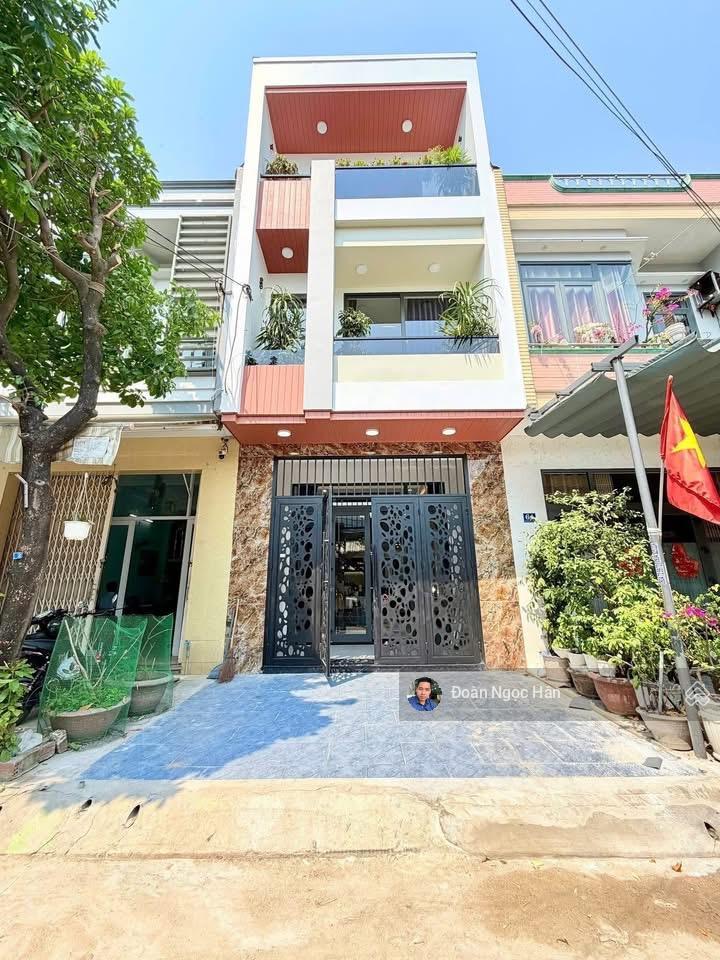 Mới ra hàng | nhà 3 tầng 4pn chỉ 7,69 tỷ sổ hồng sẵn xem là mê!