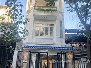 Cả khu phố phải ngoái nhìn nhà 3 tầng luxury