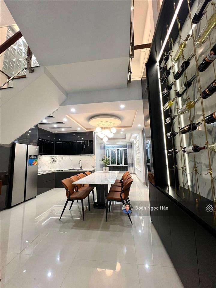 Cả khu phố phải ngoái nhìn nhà 3 tầng luxury