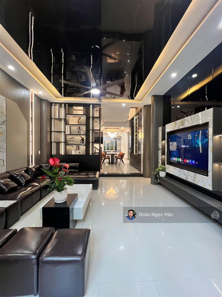 Cả khu phố phải ngoái nhìn nhà 3 tầng luxury