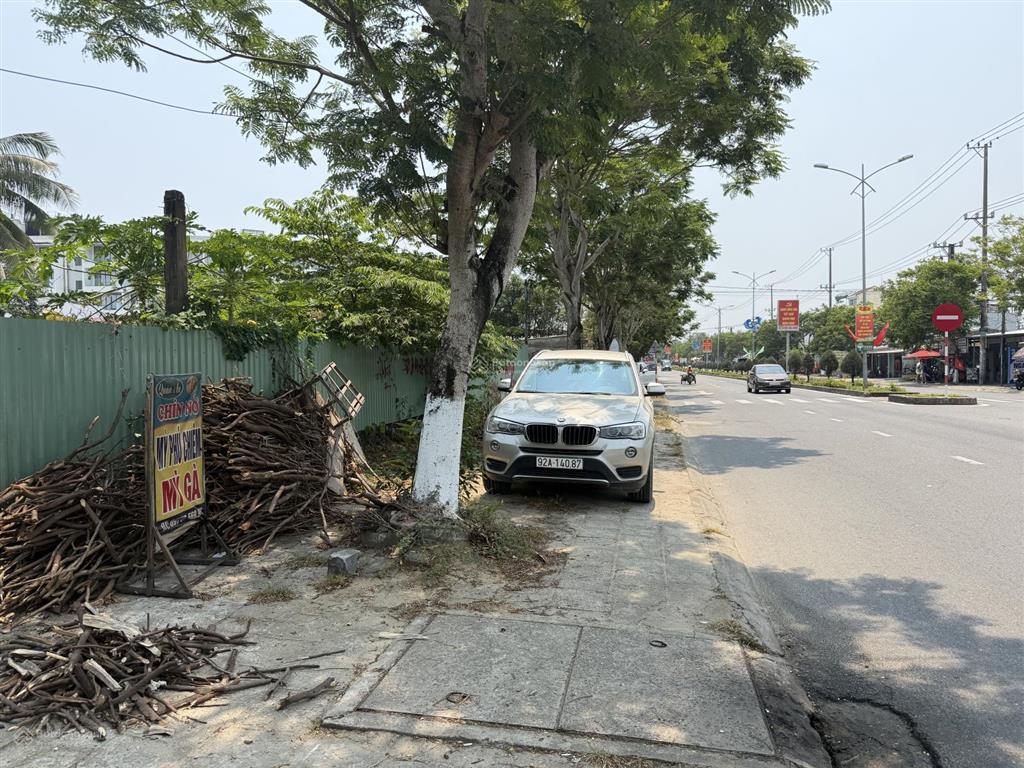 Hàng ngộp bank bán nhanh không giữ lâu trục hôị an  đà nẫng diện tích lớn giá rẻ mua là lời