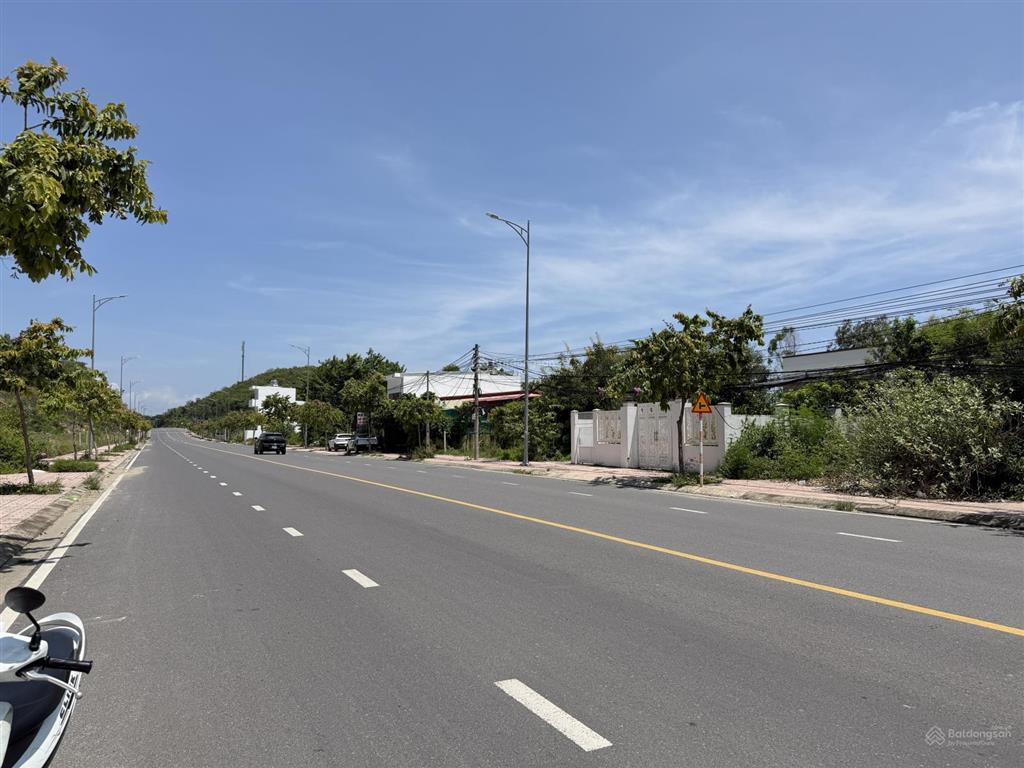 Ngộp bank bán nhanh lô đất diện tích khủng 2, mặt tiền nguyễn tất thành phước đồng nha trang.