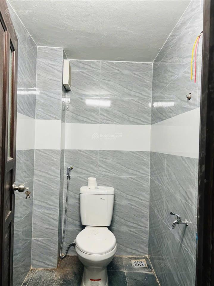 Cho thuê nhà kiệt lê độ gần mặt đường, trước nhà đường rộng 4m để được mấy xe, giá chỉ 10tr/ tháng.