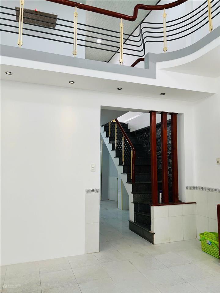 Cho thuê nhà kiệt lê độ gần mặt đường, trước nhà đường rộng 4m để được mấy xe, giá chỉ 10tr/ tháng.