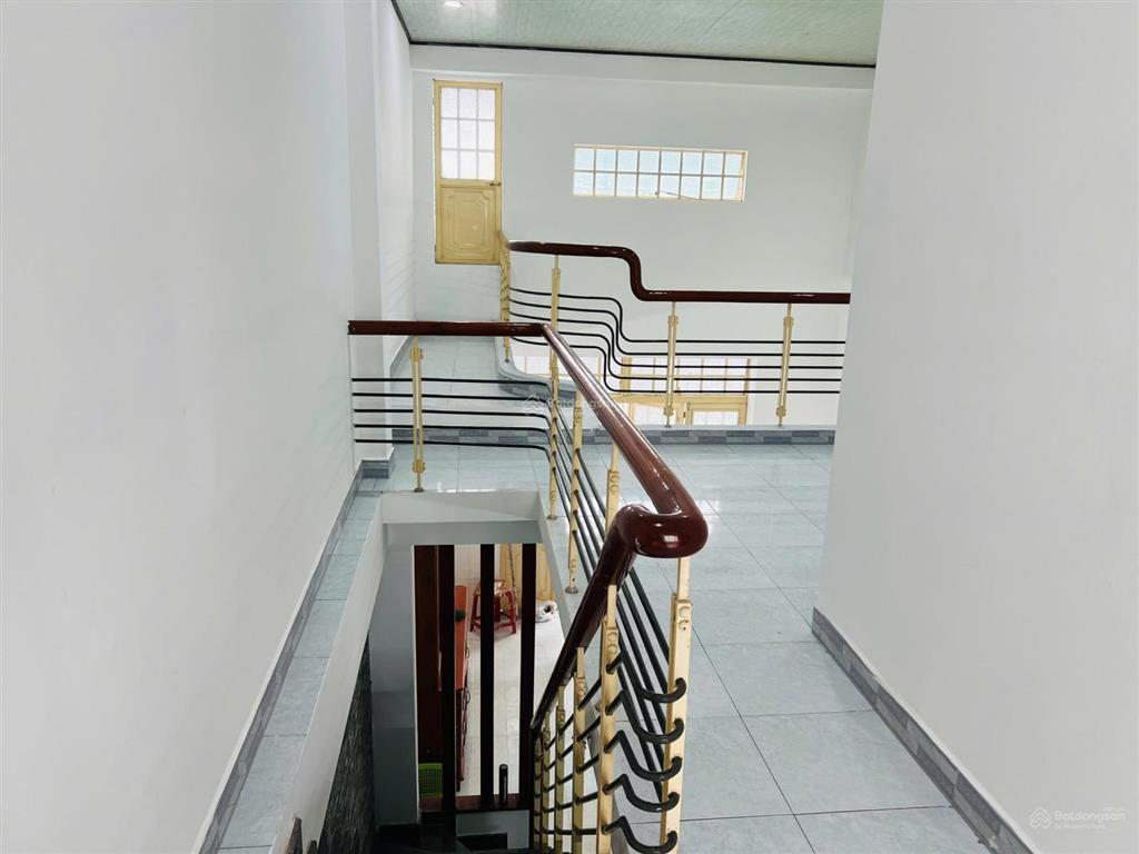 Cho thuê nhà kiệt lê độ gần mặt đường, trước nhà đường rộng 4m để được mấy xe, giá chỉ 10tr/ tháng.