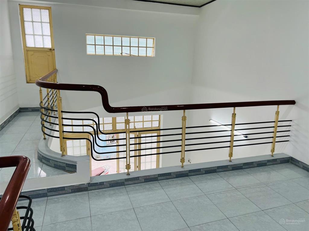 Cho thuê nhà kiệt lê độ gần mặt đường, trước nhà đường rộng 4m để được mấy xe, giá chỉ 10tr/ tháng.