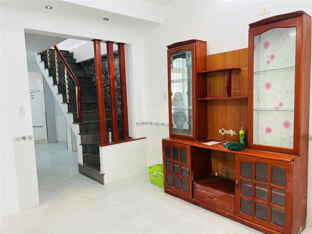 Cho thuê nhà kiệt lê độ gần mặt đường, trước nhà đường rộng 4m để được mấy xe, giá chỉ 10tr/ tháng.