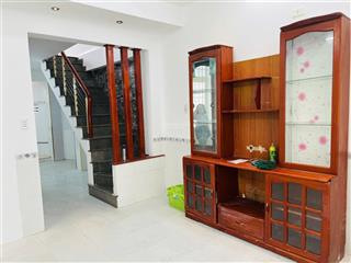 Cho thuê nhà kiệt lê độ gần mặt đường, trước nhà đường rộng 4m để được mấy xe, giá chỉ 10tr/ tháng.