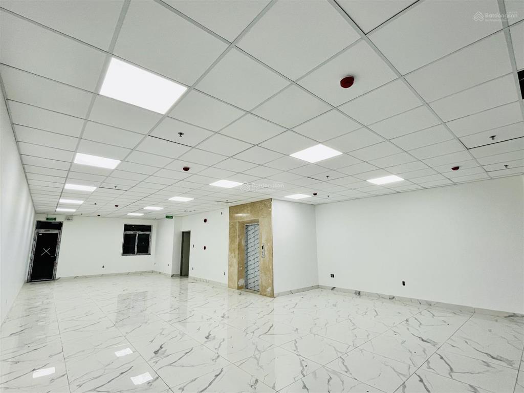 Cho thuê tòa nhà văn phòng mặt tiền 8m  đường trương văn bang  diện tích sử dụng lên tới 900m2