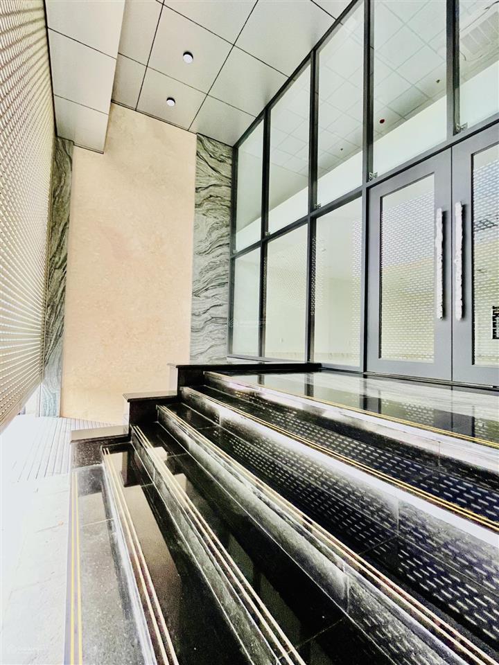 Cho thuê tòa nhà văn phòng mặt tiền 8m  đường trương văn bang  diện tích sử dụng lên tới 900m2