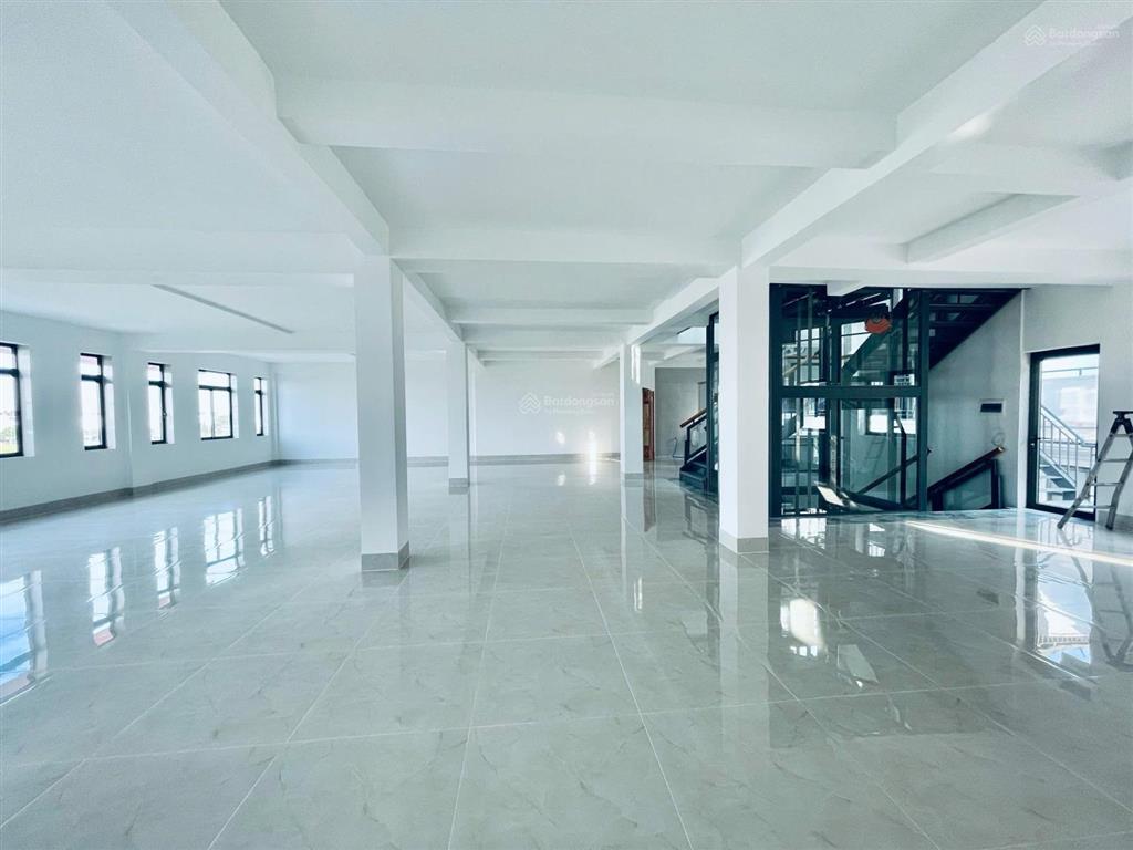 Cho thuê nhà mặt tiền 15m trên đường song hành, q2 ( phường an khánh )