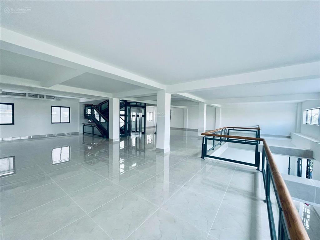 Cho thuê nhà mặt tiền 15m trên đường song hành, q2 ( phường an khánh )