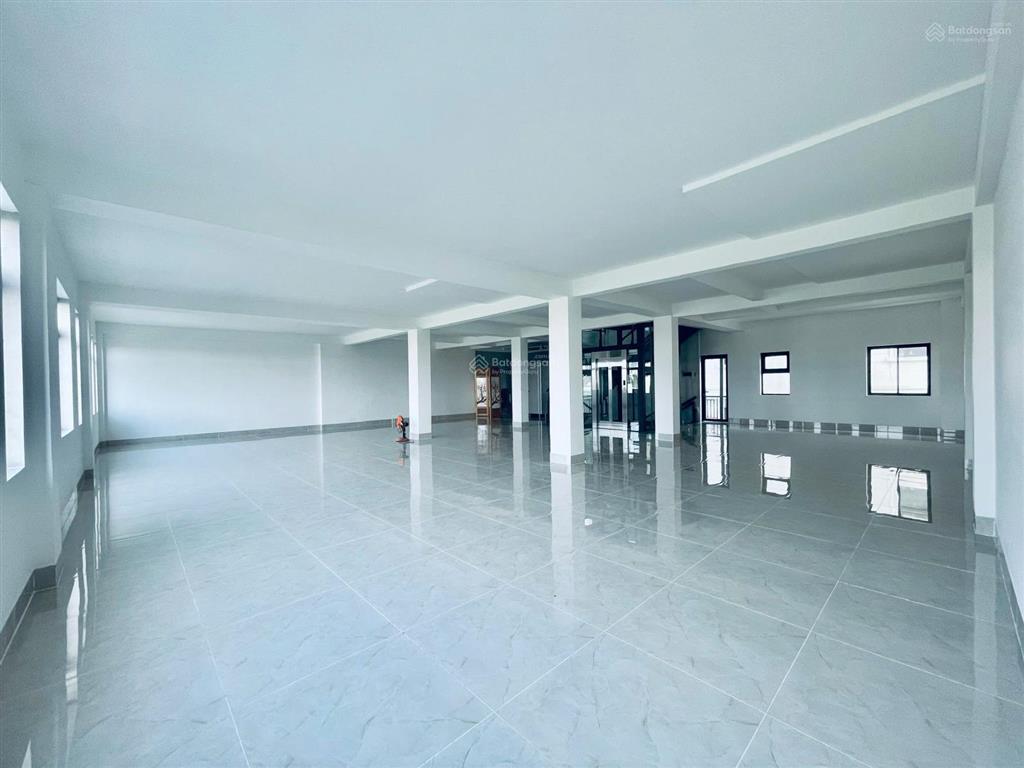 Cho thuê nhà mặt tiền 15m trên đường song hành, q2 ( phường an khánh )