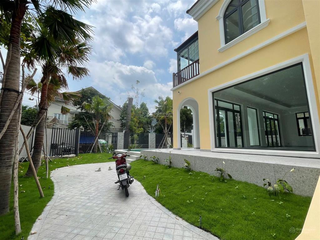 Cho thuê biệt thự 2 mặt tiền nguyễn văn hưởng, thảo điền, tp. thủ đức