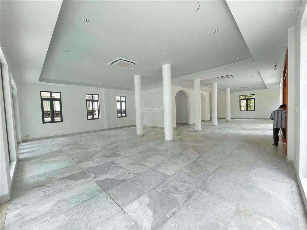 Cho thuê biệt thự 2 mặt tiền nguyễn văn hưởng, thảo điền, tp. thủ đức