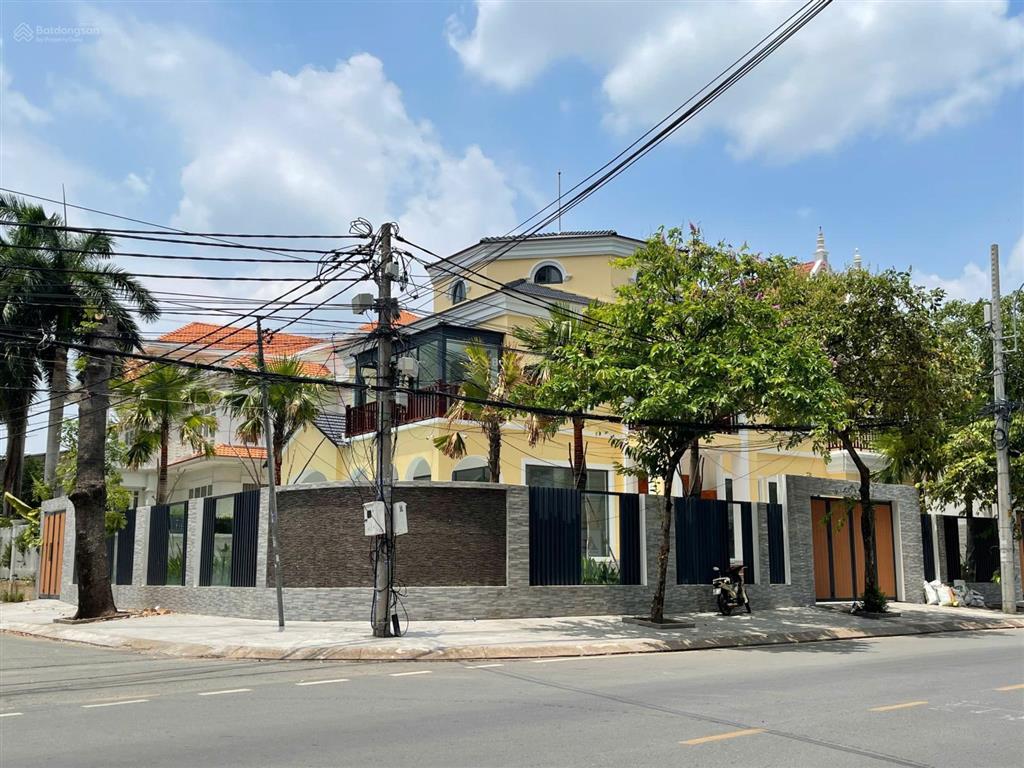 Cho thuê biệt thự 2 mặt tiền nguyễn văn hưởng, thảo điền, tp. thủ đức