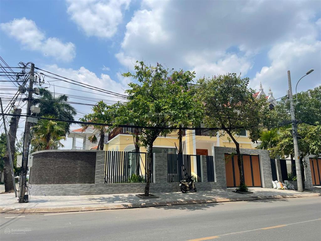 Cho thuê biệt thự 2 mặt tiền nguyễn văn hưởng, thảo điền, tp. thủ đức