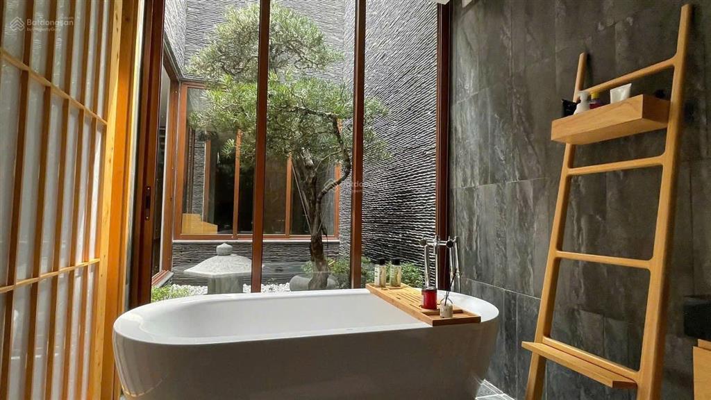 Cho thuê villa cao cấp full nội thất phường thảo điền ( cũ )  tp. hồ chí minh