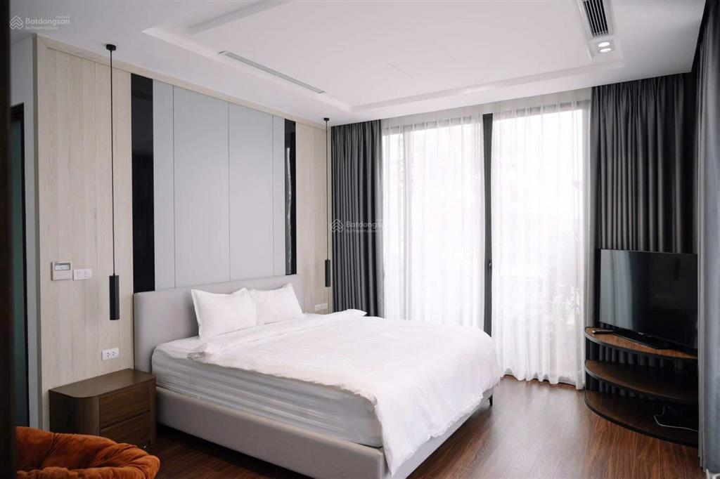 Cho thuê biệt thự sân vườn đẳng cấp hồ bơi riêng tại quận 2 diện tích 1000m2