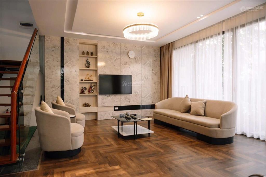 Cho thuê biệt thự sân vườn đẳng cấp hồ bơi riêng tại quận 2 diện tích 1000m2