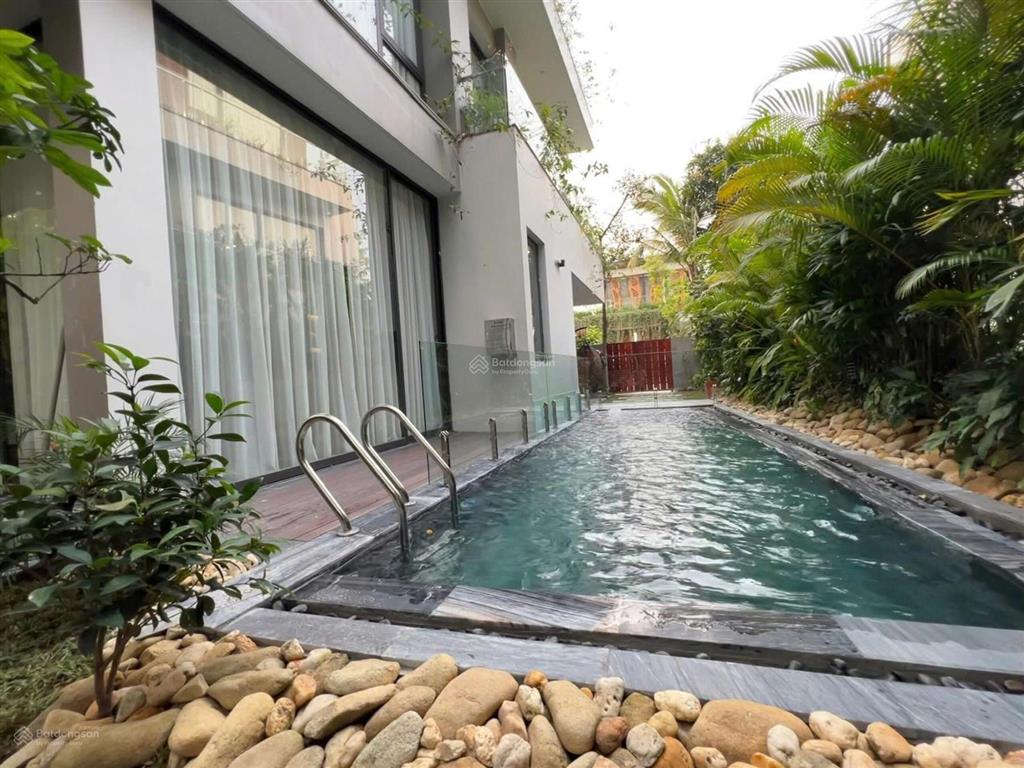 Cho thuê biệt thự sân vườn đẳng cấp hồ bơi riêng tại quận 2 diện tích 1000m2