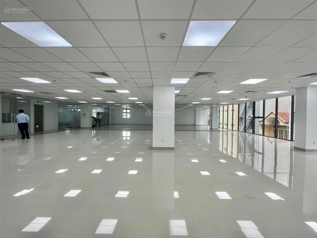 Cho thuê tòa nhà mới 100% mặt tiền đường bát nàn, quận 2