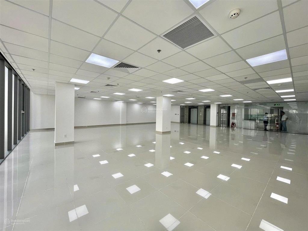 Cho thuê tòa nhà mới 100% mặt tiền đường bát nàn, quận 2