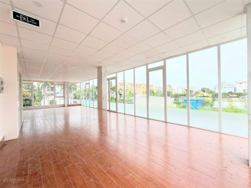 Cho thuê căn góc 2 mặt tiền nguyễn cơ thạch sala, quận 2 nhà mới 100%