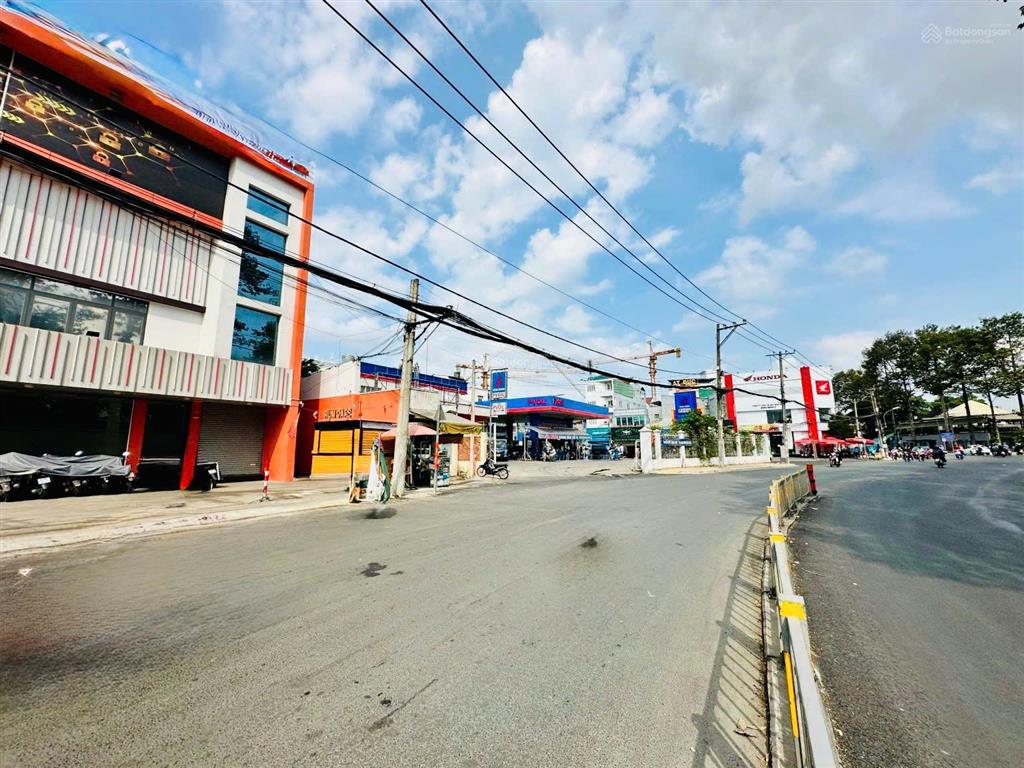 Cho thuê mặt bằng showroom  1500m²  đường trương văn bang phường cát lái