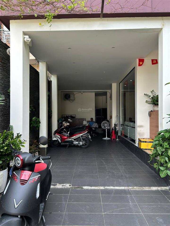 Cho thuê tòa nhà diện tích sử dụng 600m2 đường hai bà trưng quận 3