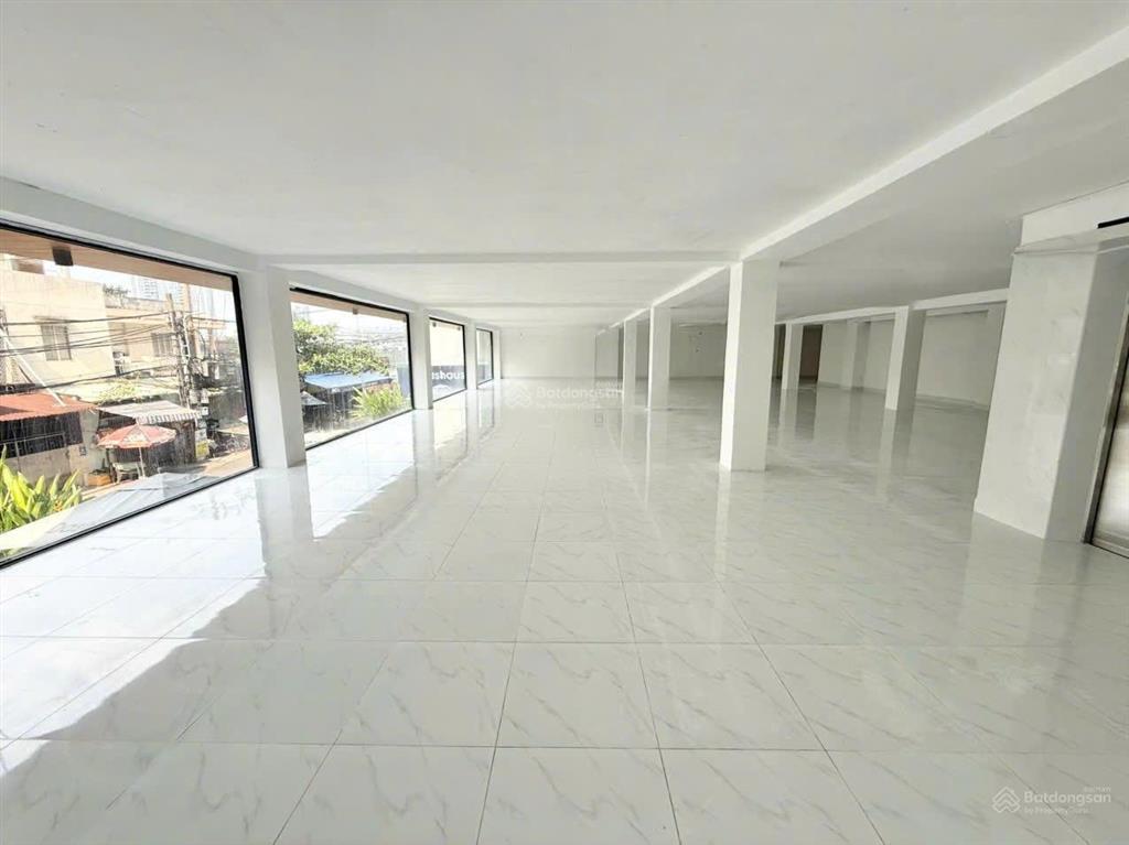 Cho thuê tòa nhà mặt tiền đường song hành quận 2 diện tích 800m²