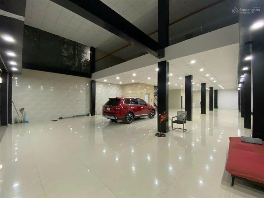 Cho thuê nhà mặt tiền lớn vị trí thuận tiện trung tâm q7 10x20m t 5l 90tr/th
