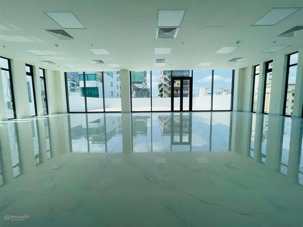Cho thuê tòa nhà mặt tiền trần não diện tích sử dụng hơn 2200m2 quận 2