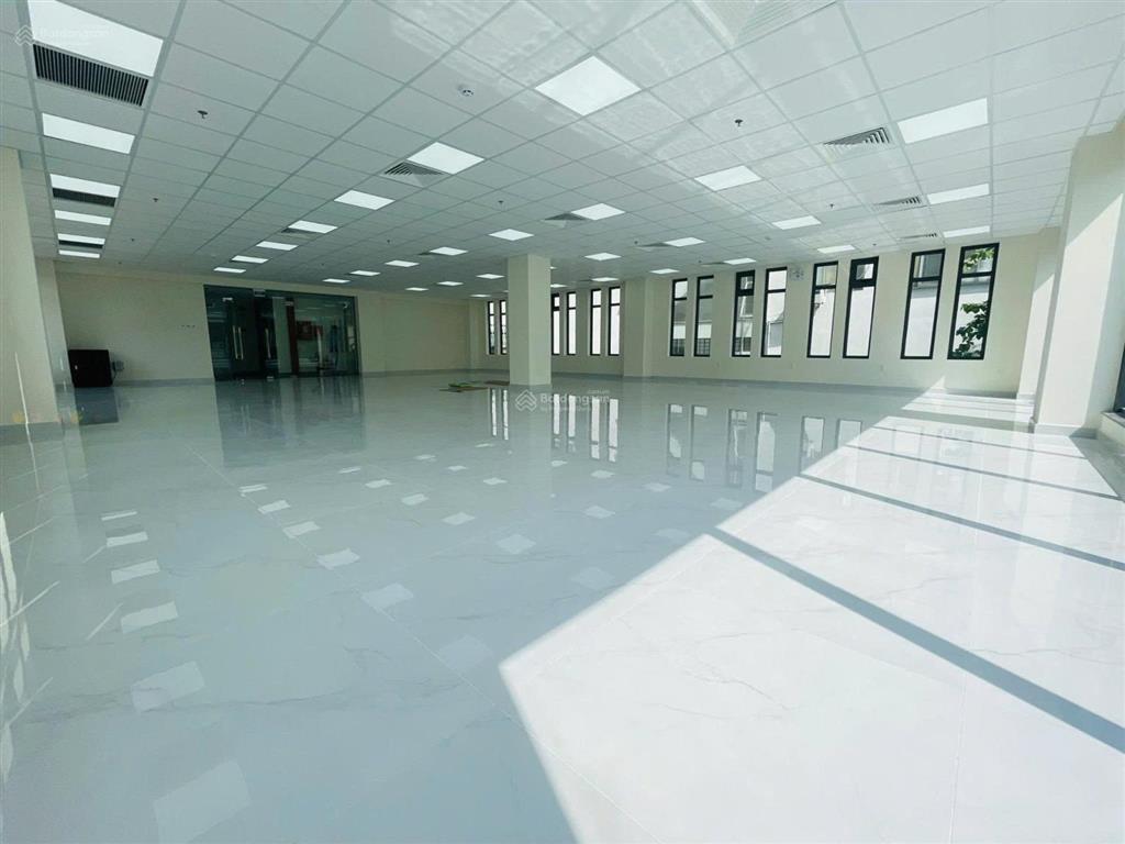 Cho thuê tòa nhà mặt tiền trần não diện tích sử dụng hơn 2200m2 quận 2