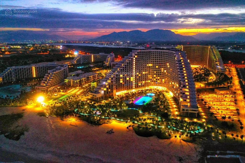 Cho thuê căn hộ lia tầng 9 view biển, full đồ dùng nấu ăn, tủ lạnh, cạnh bếp