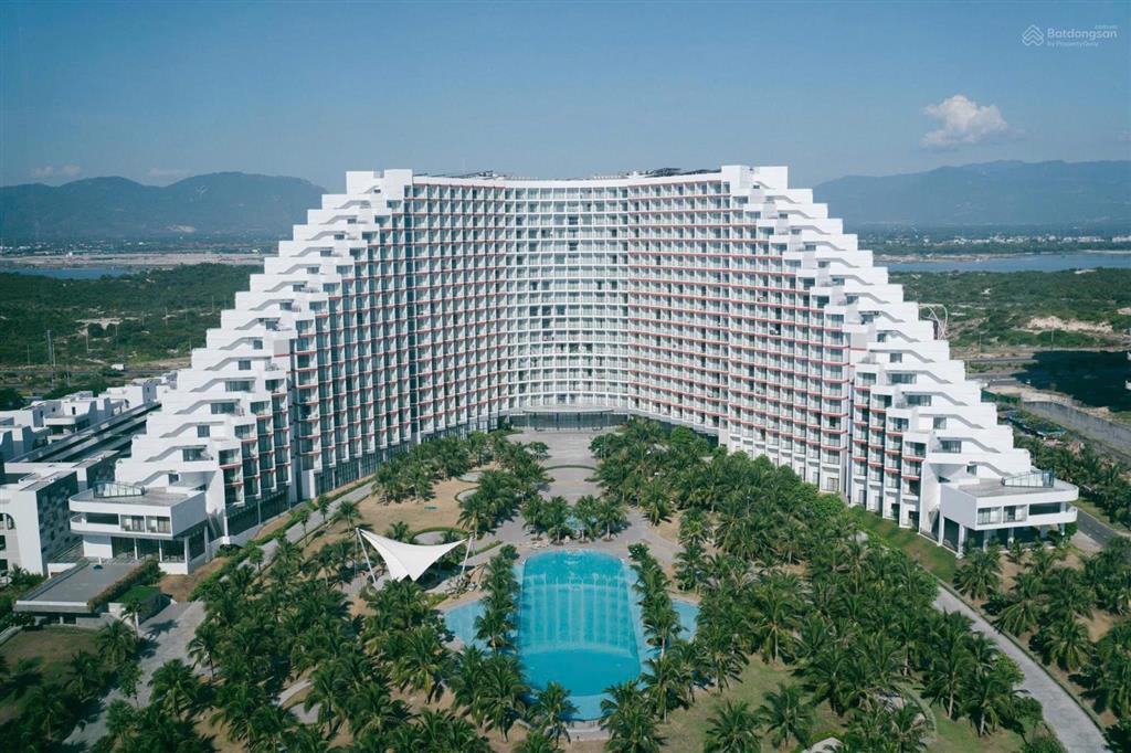 Cho thuê căn hộ lia tầng 9 view biển, full đồ dùng nấu ăn, tủ lạnh, cạnh bếp