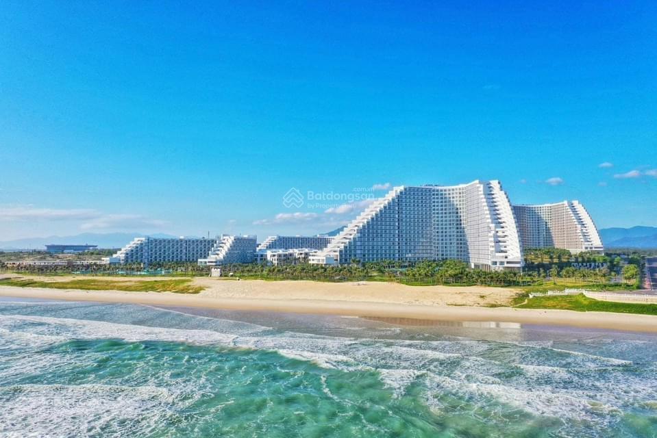 Cho thuê căn hộ lia tầng 9 view biển, full đồ dùng nấu ăn, tủ lạnh, cạnh bếp