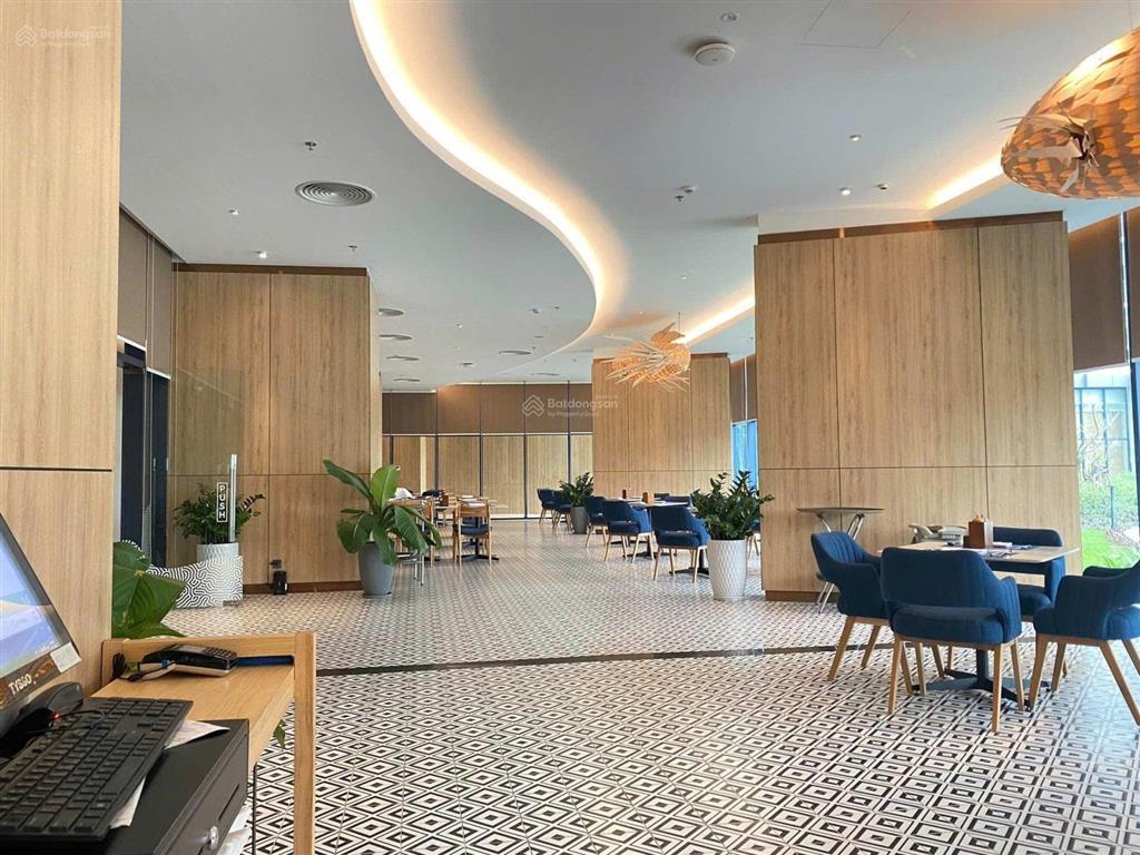 Cho thuê căn hộ lia tầng 9 view biển, full đồ dùng nấu ăn, tủ lạnh, cạnh bếp