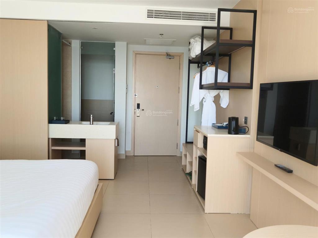 Bán căn seb tầng 11a view biển, quảng trường, sân bay full nội thất 5* ams