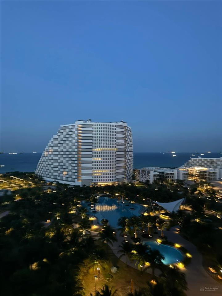 Tòa light lia tầng 8  lia08.05 view biển, hồ bơi, gần thang máy và bếp  giá 1.12 tỷ bao sang tên